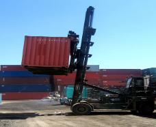 FORLKLIFT AND CONTAINER
